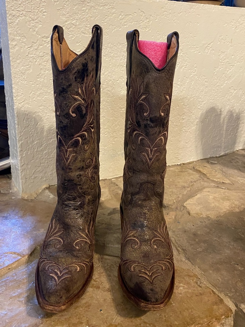 Circle G by Corral women’s embroidered distressed western boots